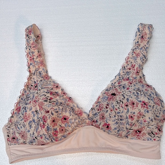 So Intimates Wireless Lined Bra. Lacey Cups. Size Large. Removable padding. EUC - Picture 1 of 4